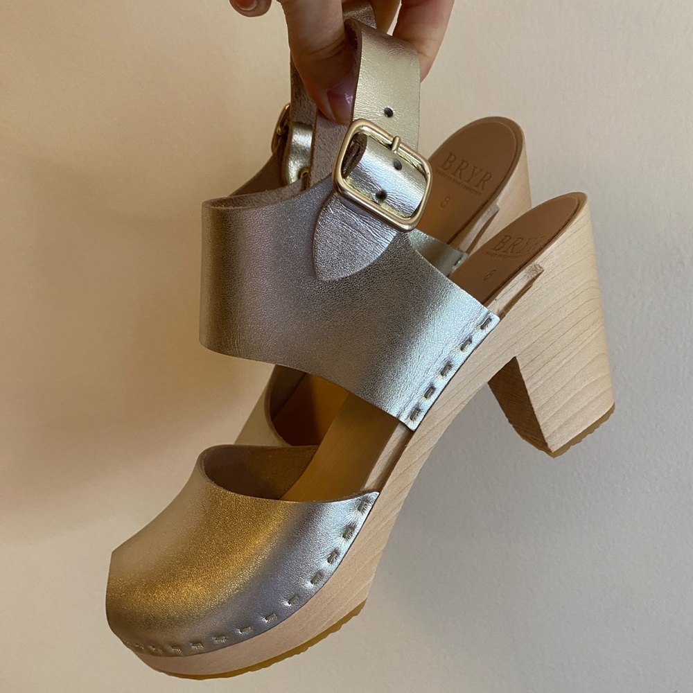 Bryr Miranda Peep Toe Clogs - in White Gold ✨ Brand new ✨ never worn ✨